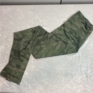 Onzie Flow High Rise Full Length Green Camo Leggings Size Medium